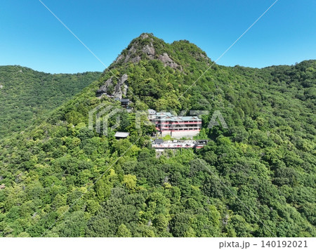 滋賀県の太郎坊宮、阿賀神社の綺麗な風景 ドローン空撮 滋賀県の太郎坊宮、阿賀神社の綺麗な風景 ドローン空撮 140192021