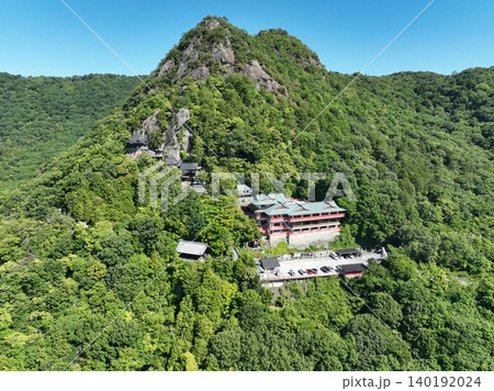 滋賀県の太郎坊宮、阿賀神社の綺麗な風景 ドローン空撮 140192024