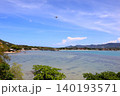 青い海と空と飛行機 140193571