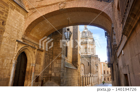 Toledo Cathedral Arch in Spain Toledo Cathedral Arch in Spain 140194726