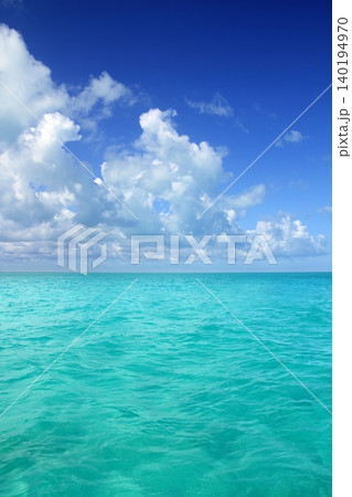 Caribbean sea horizon on blue sky vacation day 140194970