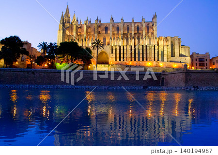 Cathedral of Palma de Mallorca La Seu night view 140194987