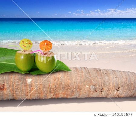 coconut cocktail in turquoise Caribbean beach 140195677