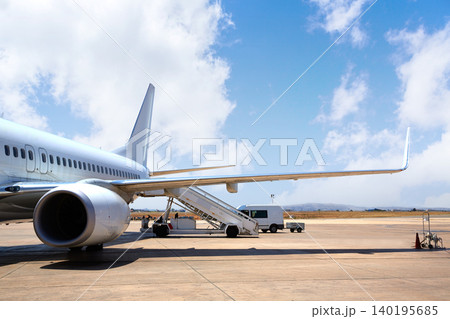 Aircraft airplane in Airport landed 140195685