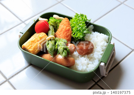お弁当 お弁当 140197375