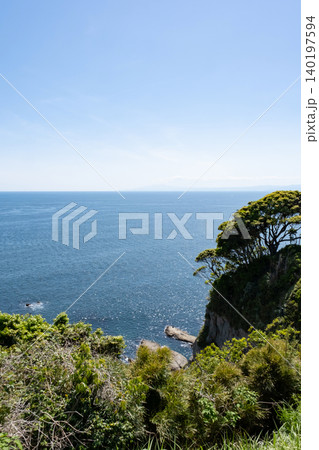江の島の高台から見た海の風景 江の島の高台から見た海の風景 140197594