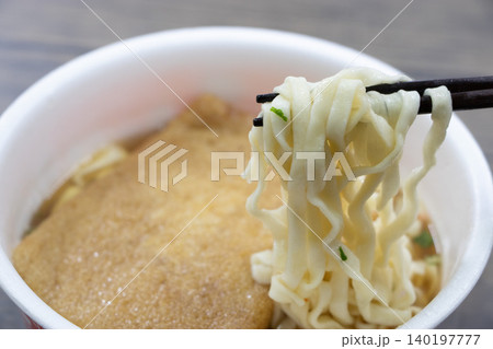 カップ麺 うどん カップ麺 うどん 140197777