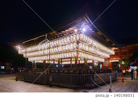 Kyoto, Japan - Sep 23 2024, Panoramic view of honden of Yasaka Shrine with lot of glowing paper lanterns with inscriptions, and red gate on background, at night, with a lot of people, Kyoto, Japan Kyoto, Japan - Sep 23 2024, Panoramic view of honden of Yasaka Shrine with lot of glowing paper lanterns with inscriptions, and red gate on background, at night, with a lot of people, Kyoto, Japan 140198031