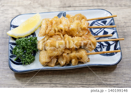 串揚げ鶏皮 串揚げ鶏皮 140199146
