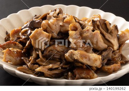 鶏はらみ　舞茸　バター醤油炒め 140199262