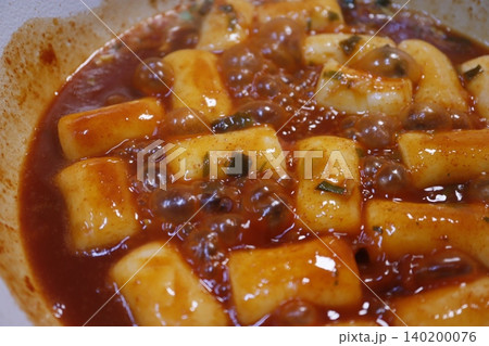 Spicy Korean Tteokbokki with Glass Noodles Spicy Korean Tteokbokki with Glass Noodles 140200076