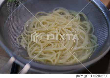 Cooked Spaghetti in Metal Strainer 140200634