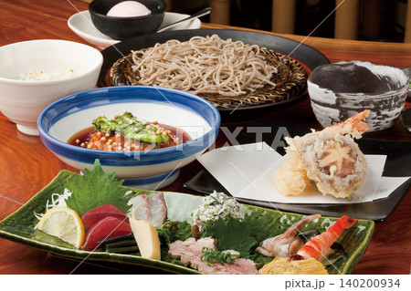 蕎麦と天ぷらと刺身 蕎麦と天ぷらと刺身 140200934