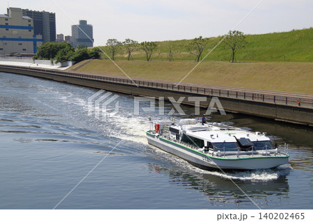 新河岸川を行く東京都防災船しらぬい(東京都北区) 新河岸川を行く東京都防災船しらぬい(東京都北区) 140202465