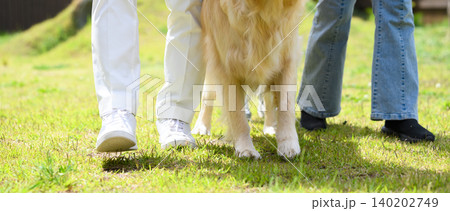 犬と散歩する人々 犬と散歩する人々 140202749