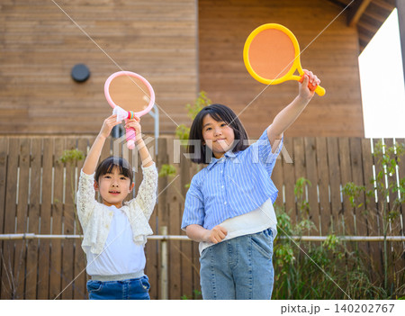 子供たちの楽しい遊び時間 140202767