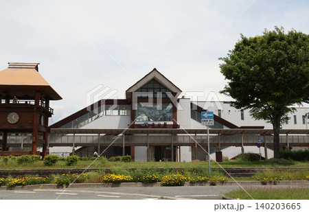 山陽本線 土山駅の橋上駅舎 山陽本線 土山駅の橋上駅舎 140203665
