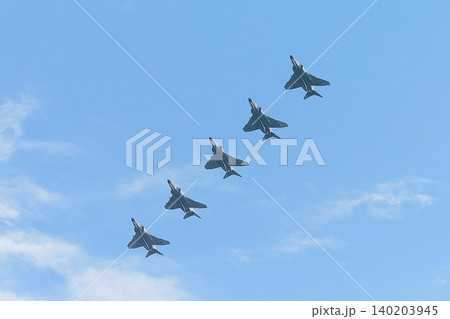航空自衛隊F-4EJ改ファントムⅡの5機エシュロン隊形 航空自衛隊F-4EJ改ファントムⅡの5機エシュロン隊形 140203945