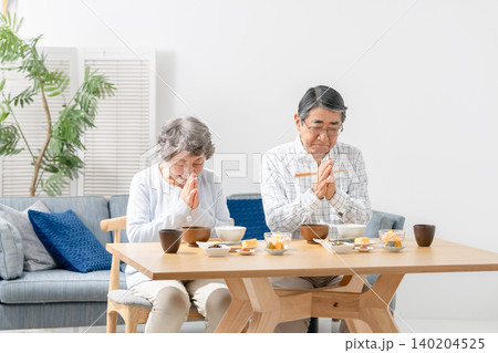 シニア 夫婦 食事 シニア 夫婦 食事 140204525