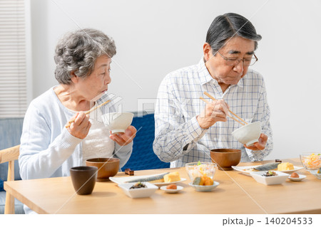 シニア　夫婦　食事 140204533