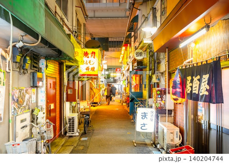 東京飲み屋街・のんべえたちの聖地 三軒茶屋 三角地帯 東京飲み屋街・のんべえたちの聖地 三軒茶屋 三角地帯 140204744
