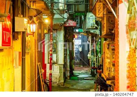 東京飲み屋街・のんべえたちの聖地 三軒茶屋 三角地帯 140204747