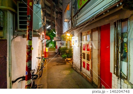 東京飲み屋街・のんべえたちの聖地 三軒茶屋 三角地帯 140204748