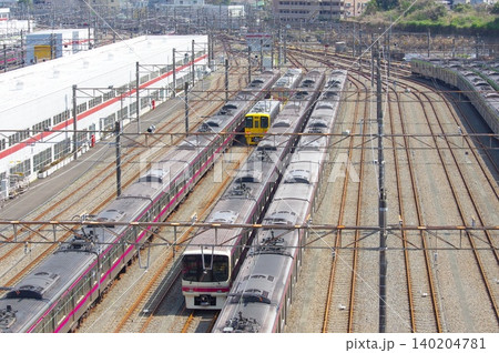 若葉台検車区の京王線版ドクターイエロー 140204781