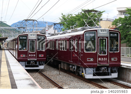 阪急嵐山線 上桂駅で並ぶ8300系 阪急嵐山線 上桂駅で並ぶ8300系 140205983