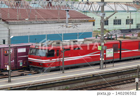 五稜郭駅に着いたEH800 140206502