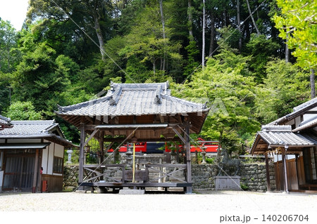 奈良市　柳生　柳生八坂神社　拝殿と本殿（初夏） 140206704