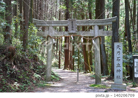 奈良市 柳生 天石立神社 鳥居(初夏) 奈良市 柳生 天石立神社 鳥居(初夏) 140206709