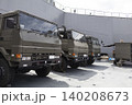 輸送艦に積まれた陸上自衛隊のトラック 140208673