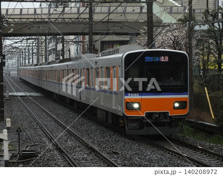 TJライナーとして運行中の東武50090型(川越駅にて撮影) TJライナーとして運行中の東武50090型(川越駅にて撮影) 140208972