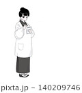 着物姿の女性　メモを取る　接客イメージ 140209746