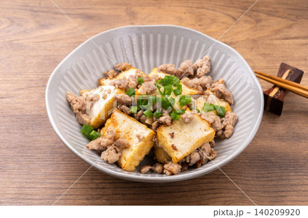 豚ひき肉と厚揚げの塩こうじ炒め 豚ひき肉と厚揚げの塩こうじ炒め 140209920