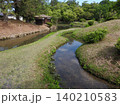 岡山県津山市にある回遊式日本庭園「衆楽園」：左が池・右が曲水 140210583