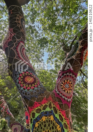 Vibrant Yarn Art on Tree in Istanbul Park. Turkiye. Vibrant Yarn Art on Tree in Istanbul Park. Turkiye. 140210622