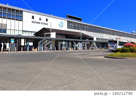 【岡山県】晴天のJR岡山駅(東口駅前) 【岡山県】晴天のJR岡山駅(東口駅前) 140212790