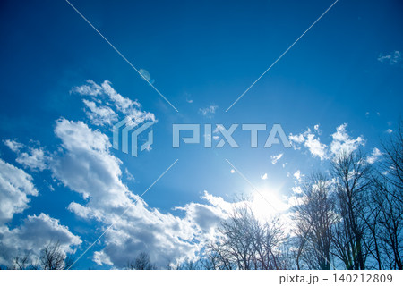青空と太陽の風景 140212809