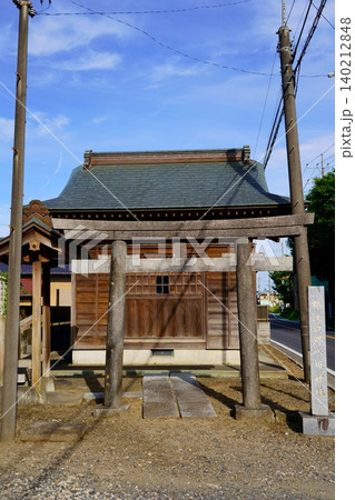 【千葉県香取郡神崎町】郡江口郷八坂神社の社殿と石鳥居 140212848