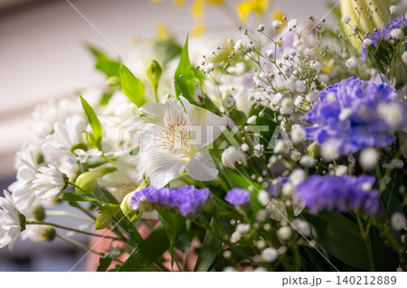 故人を偲ぶための供花のアレンジメント :はっぴぃぽっぷ 故人を偲ぶための供花のアレンジメント :はっぴぃぽっぷ 140212889