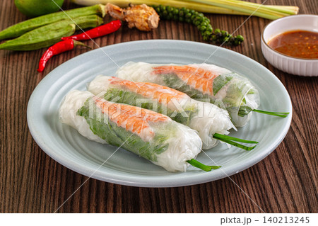 Vietnamese spring rolls with prawn and vegetables 140213245