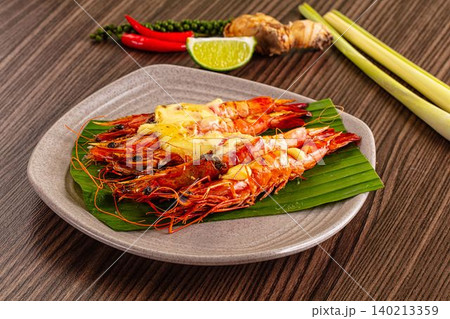 Baked tiger prawns with cheese Baked tiger prawns with cheese 140213359