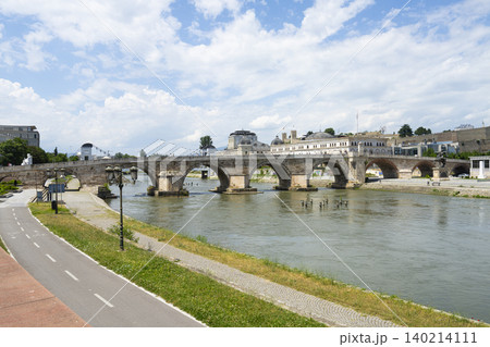 Panoramic view of the stone bridge over the Vardar River in Skopje, North Macedonia 140214111