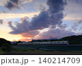 夕焼け空と小田急線 140214709