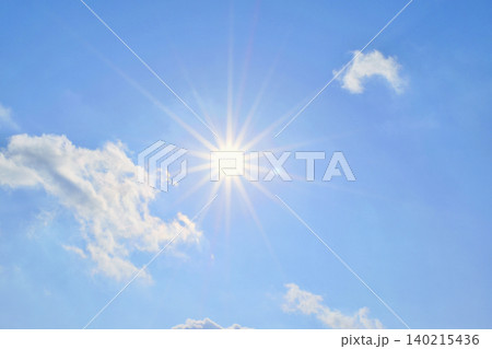 青空と太陽 直射日光 フリースペースイメージ 青空と太陽 直射日光 フリースペースイメージ 140215436