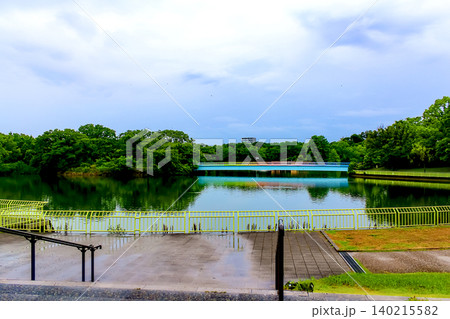 【大阪】夏の長居公園 長居植物園の大池と一文字橋 【大阪】夏の長居公園 長居植物園の大池と一文字橋 140215582