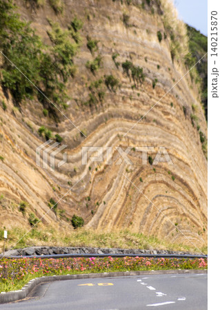 伊豆大島の地層切断面 伊豆大島の地層切断面 140215870