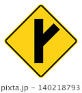 アメリカの道路標識　右前脇道あり 140218793